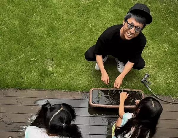 田村淳が娘たちと田植え体験！パパから娘たちへ伝えたいことも語る