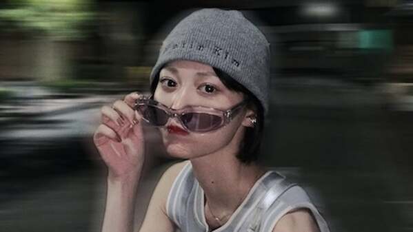 女優・山下美月の「夜のサングラス」オフショットにいいね殺到！