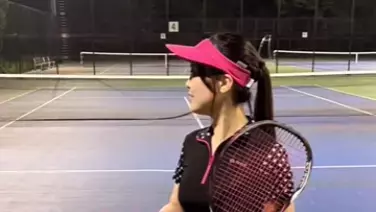 "10回連続ミスしないで打てるかチャレンジ"の元アイドルテニス美女子、挑戦結果はまさかの…「なかったことに」