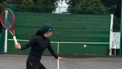 「もし〇〇だったら…」元世界ランカープロテニス美女、“片手フォアハンドに挑戦”ムービーで人生に問いかける投稿