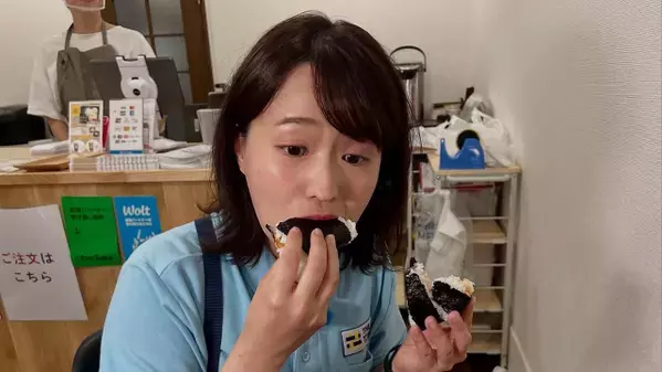 慌てないで！TBS篠原梨菜アナ、"両手におにぎり＆超ほおばり"ワンパクショットにファンほっこり