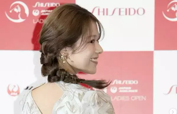 「美しすぎて二度見…」吉田鈴、資生堂JALレディース前夜祭で魅惑の“チャイナ風”スタイル披露