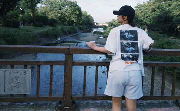 「めいっぱい遊んだ一ヶ月」ハーフパンツから美脚披露！美人女優が6月の思い出ショットを公開！