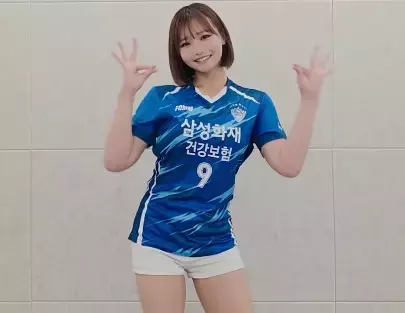 「反則級のかわいさ」元日本プロ野球の美女チアのショーパン×美脚ダンスに視線集中！
