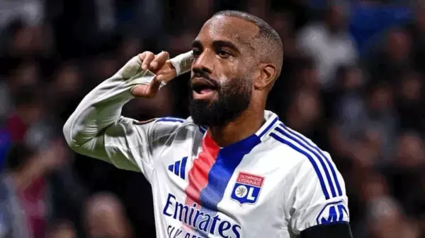 “署名手続き完了か”ラカゼット、NEOM FC移籍に向け最新報道