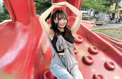 「タコより可愛さに目がいく」美女アイドル、タコ公園で魅せた”わんぱく・タコショット”にファン歓喜！「知らなかったよ」