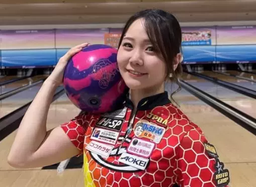 「初めて300が出ました」美女プロボウラー、ボール担ぎの”たくましショット＆ストライクムービー”を披露！