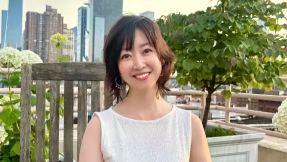 黒川智花がNYで魅せた“夕焼け美”とドーナツ愛にファン悶絶！