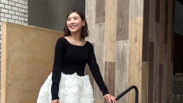 31歳差婚で話題のタレント、ママになってもかわいいミニワンピース姿にファンから反響！