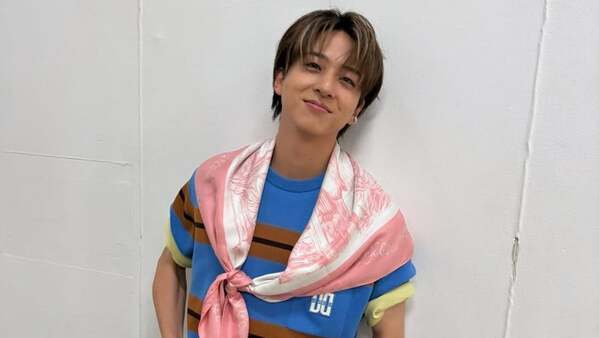 ”国民の元彼”アイドル、さわやかコーデのオフショットを公開！