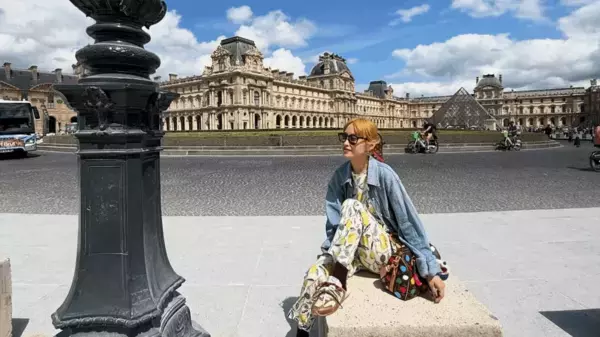 「幸せ！」高橋愛、フランスの地を訪れ興奮！遠近法でルーブル美術館を掴もうとするも…
