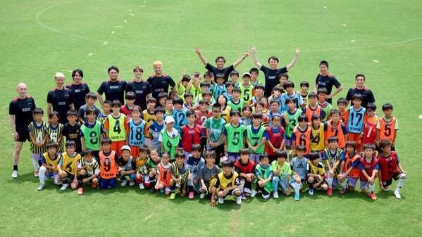 “ピッチの情熱家”が初のサッカー教室開催　子どもたちと笑顔で交わしたボールと想い