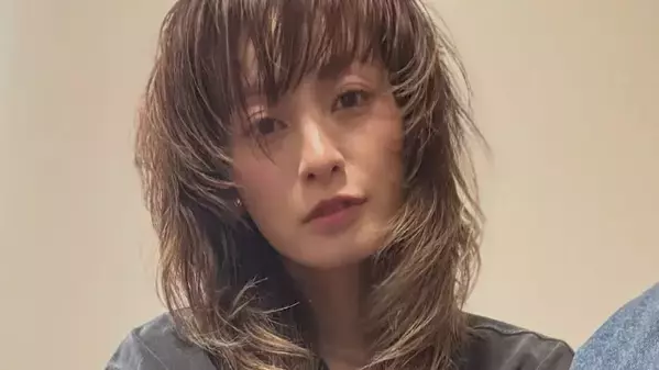 西山茉希の“クワガタカット”が話題沸騰！ハードロック風スタイルに「美人は何でも似合う」と称賛の嵐