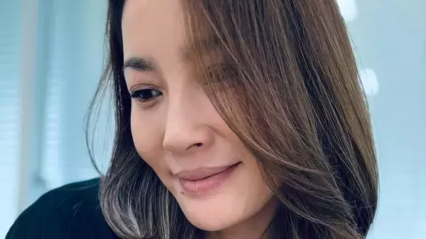 「ヘアスタイル、子どもが決めてます笑」女優〇〇の愛されロングに反響