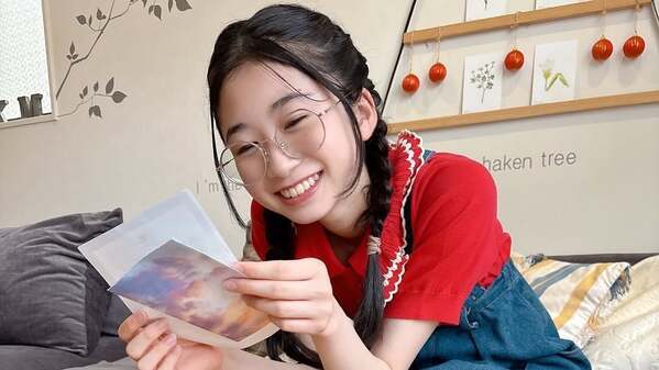 「たくさんの愛ある言葉をありがとうございます」花岡実桜がファンレターを受け取る