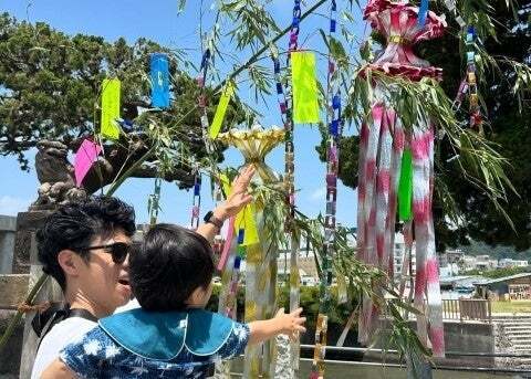 小島よしお、「おぱぴまる」と見上げた七夕飾りが想像以上にエモかった