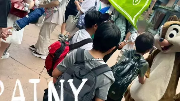 「11アトラクション制覇！」中村仁美、次男と“夢の国”デビューで大満喫！ママ友とおそろいTも話題に