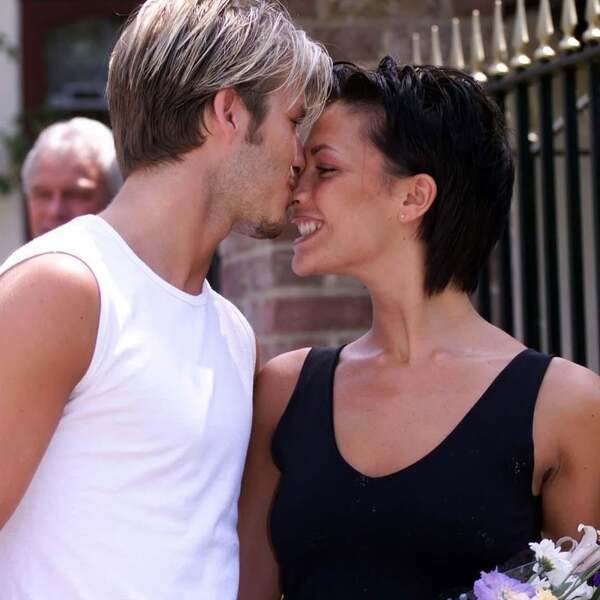 ベッカムが26回目の結婚記念日にラブラブショットを投稿！妻のヴィクトリアも「本当に愛してる」