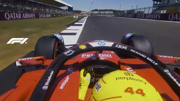 シルバーストンで速さ炸裂！Lewis HamiltonがFP1最速、復活の狼煙にファン歓喜