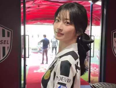 「可愛いすぎます」美女リポーター、サッカー女子モードに！ユニ姿の"フリフリ・ポニテムービー"にファン釘付け「バリ可愛かった」