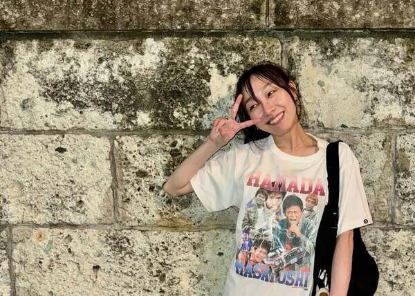 SKE48の元メンバー・須田亜香里、お気に入りのあの芸人がデザインされたシャツを着て自撮りを公開！