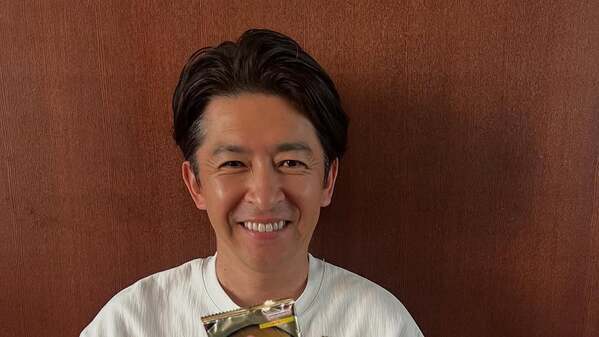 福永祐一、自らのサインカードを“自引き”！「持ってる男」にファン驚きの声