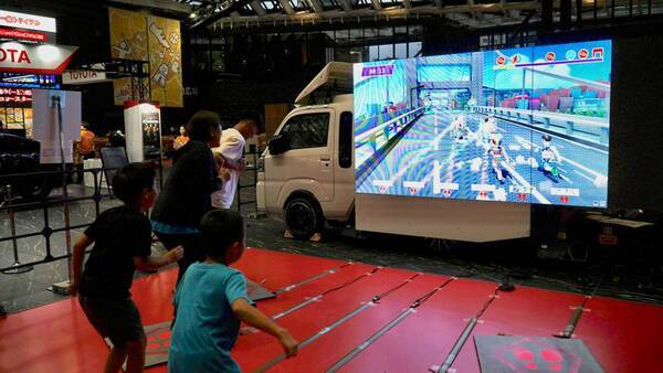 【体験レポ】自分で描いたキャラが爆走！『BATABATA PAINT』で夢中の足踏みレース