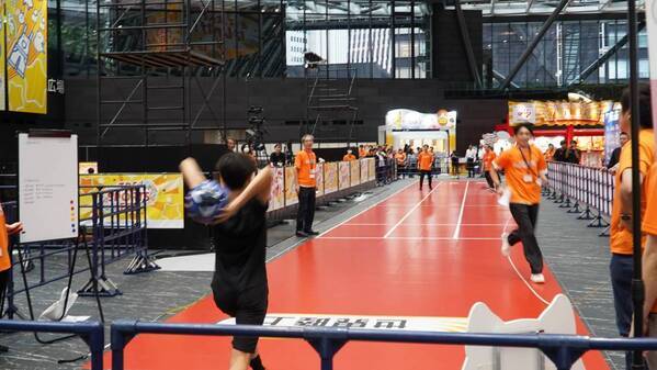 初代キングは15歳！？本田圭佑考案「The King Of Throw」熱狂の一部始終