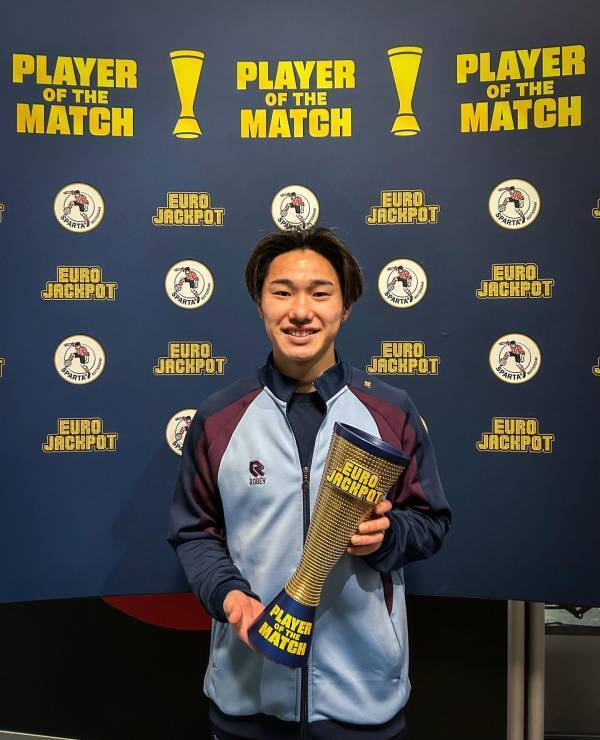 オランダ1部チームが半世紀ぶりの快挙　日本代表MF三戸舜介がMOM選出