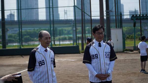 王貞治×栗山英樹、球心会CM撮影の裏側に完全密着｜メイキング映像公開